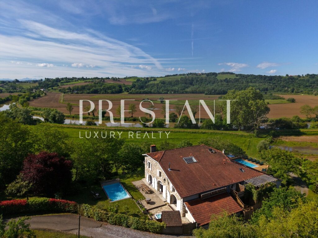Maison – NR pièces – 10 chambres – 770 m²