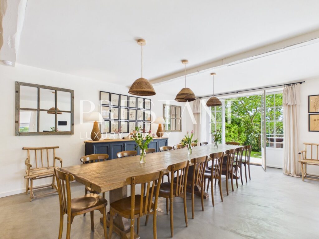 Maison – NR pièces – 10 chambres – 770 m²