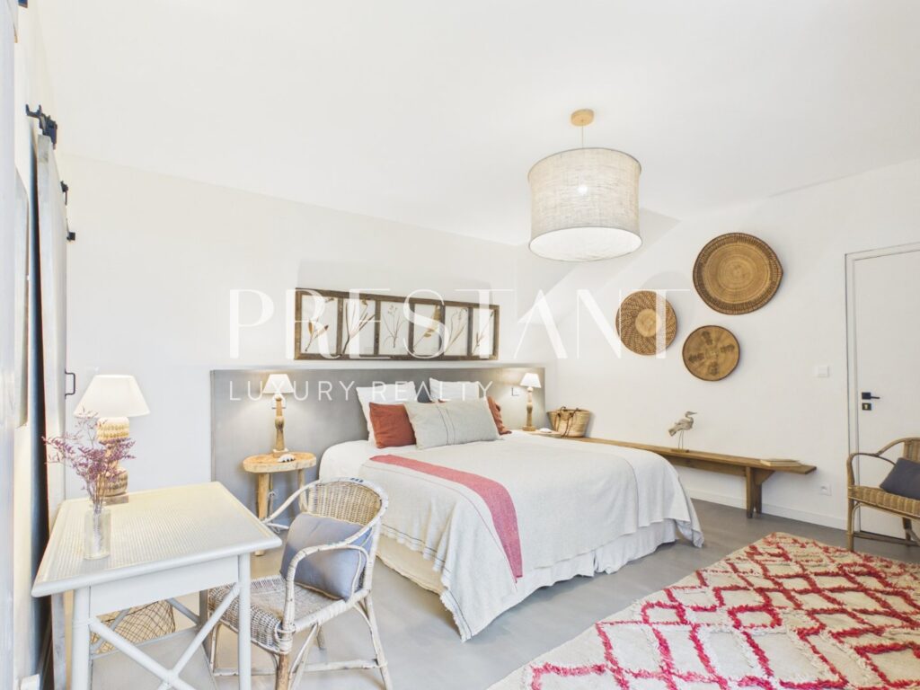 Maison – NR pièces – 10 chambres – 770 m²