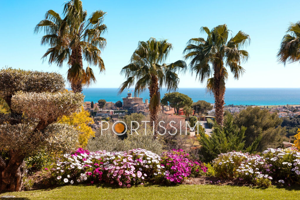 Cagnes-Sur-Mer / Colline proche centre / villa vue mer – 8 pièces – 4 chambres – 180.00 m²