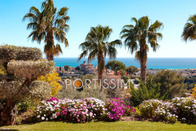 Cagnes-Sur-Mer / Colline proche centre / villa vue mer – 8 pièces – 4 chambres – 180.00 m²