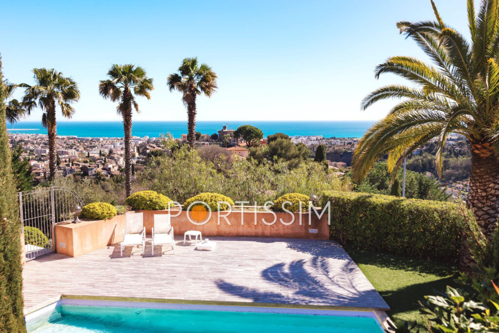Cagnes-Sur-Mer / Colline proche centre / villa vue mer – 8 pièces – 4 chambres – 180.00 m²