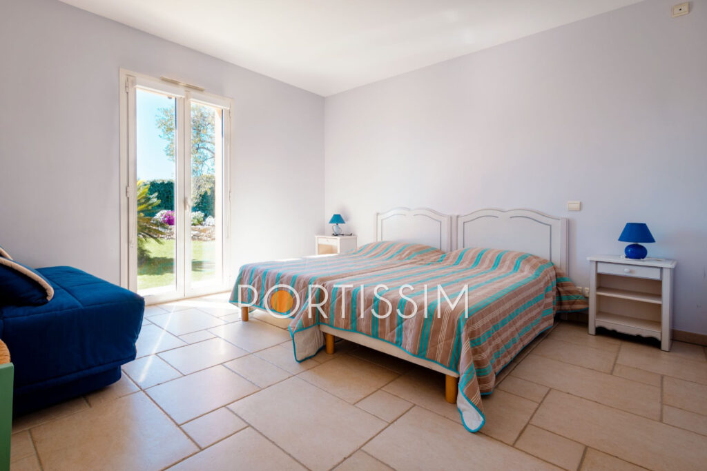 Cagnes-Sur-Mer / Colline proche centre / villa vue mer – 8 pièces – 4 chambres – 180.00 m²