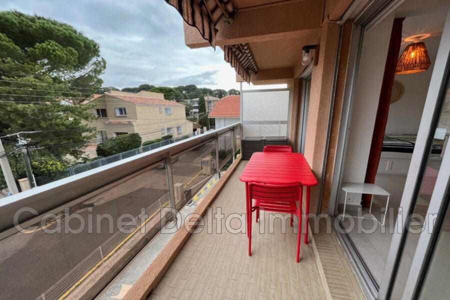 Appartement à louer à Sanary-sur-Mer — Vue sur la ville — photo 1