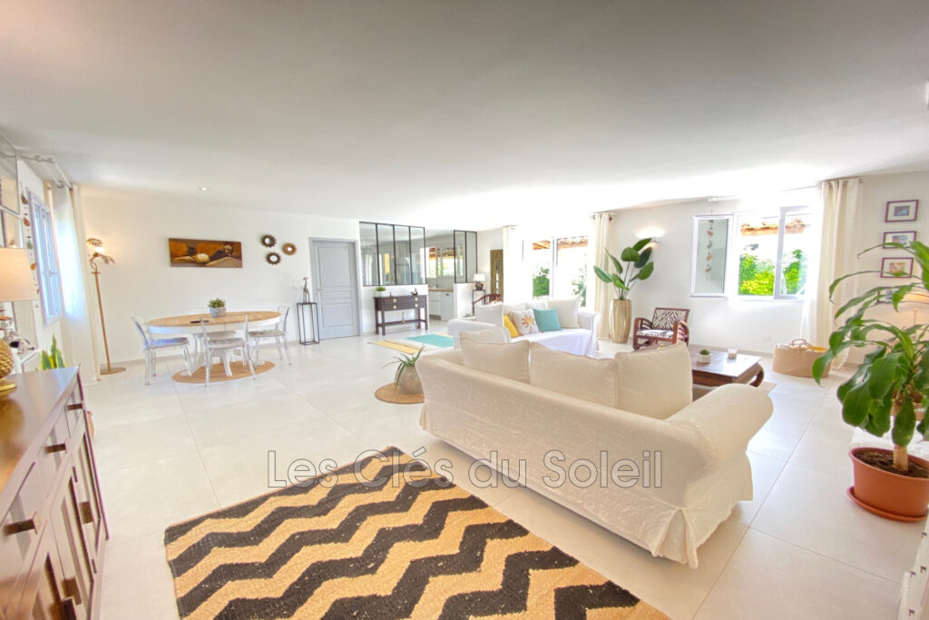 EXCLUSIVITE BESSE SUR ISSOLE – Superbe Villa familiale de 153  – 6 pièces – 5 chambres – 153.00 m²