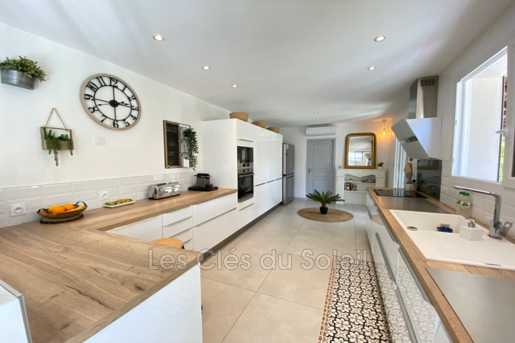 EXCLUSIVITE BESSE SUR ISSOLE – Superbe Villa familiale de 153  – 6 pièces – 5 chambres – 153.00 m²