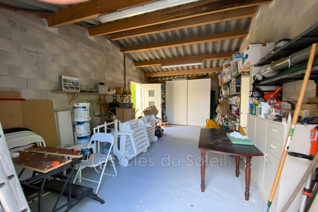 EXCLUSIVITE BESSE SUR ISSOLE – Superbe Villa familiale de 153  – 6 pièces – 5 chambres – 153.00 m²