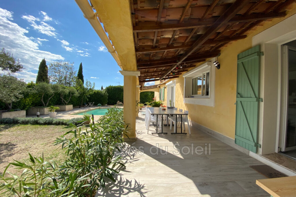 EXCLUSIVITE BESSE SUR ISSOLE – Superbe Villa familiale de 153  – 6 pièces – 5 chambres – 153.00 m²