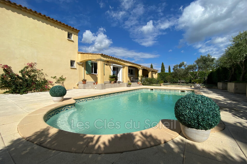 EXCLUSIVITE BESSE SUR ISSOLE – Superbe Villa familiale de 153  – 6 pièces – 5 chambres – 153.00 m²