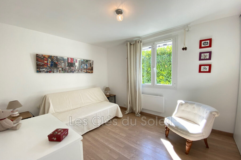 EXCLUSIVITE BESSE SUR ISSOLE – Superbe Villa familiale de 153  – 6 pièces – 5 chambres – 153.00 m²