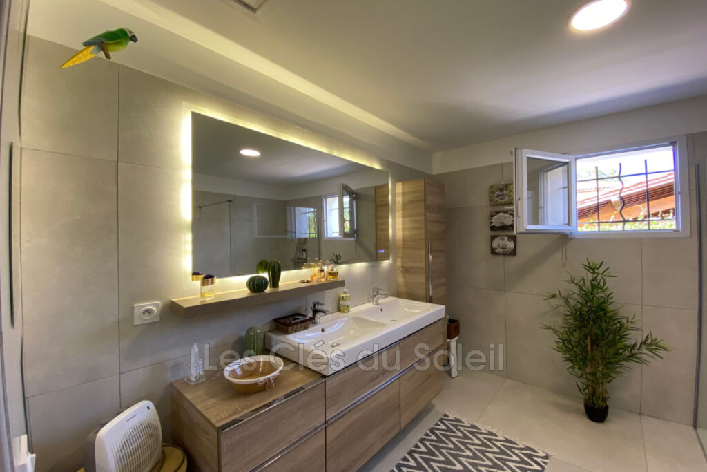 EXCLUSIVITE BESSE SUR ISSOLE – Superbe Villa familiale de 153  – 6 pièces – 5 chambres – 153.00 m²