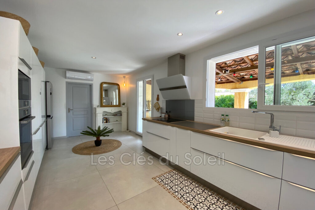 EXCLUSIVITE BESSE SUR ISSOLE – Superbe Villa familiale de 153  – 6 pièces – 5 chambres – 153.00 m²