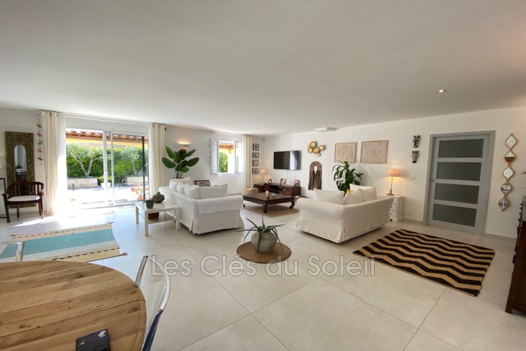 EXCLUSIVITE BESSE SUR ISSOLE – Superbe Villa familiale de 153  – 6 pièces – 5 chambres – 153.00 m²