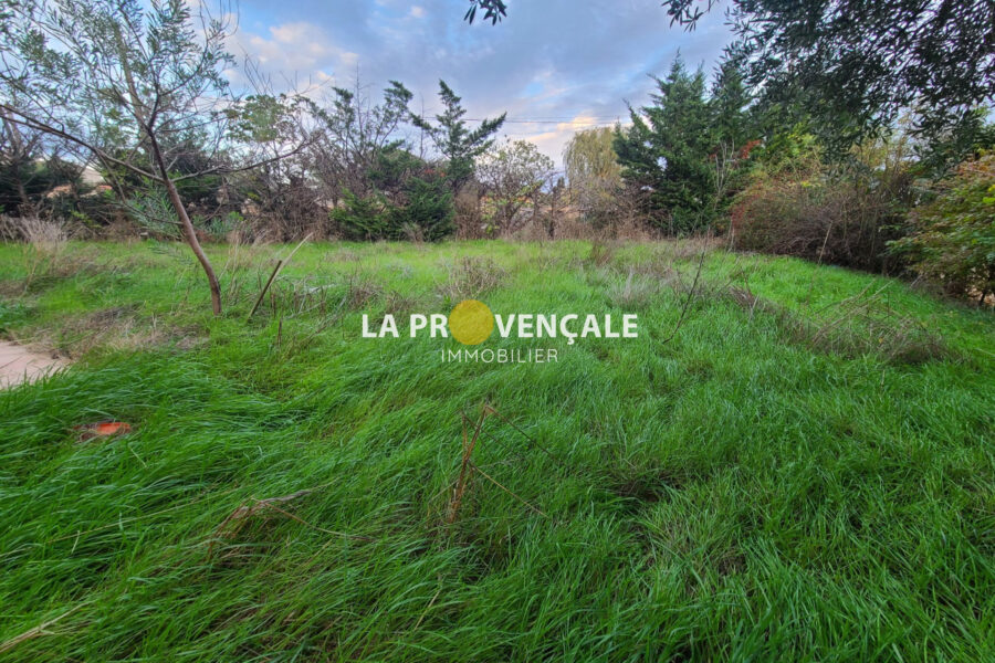 Terrain à vendre à Pourrières