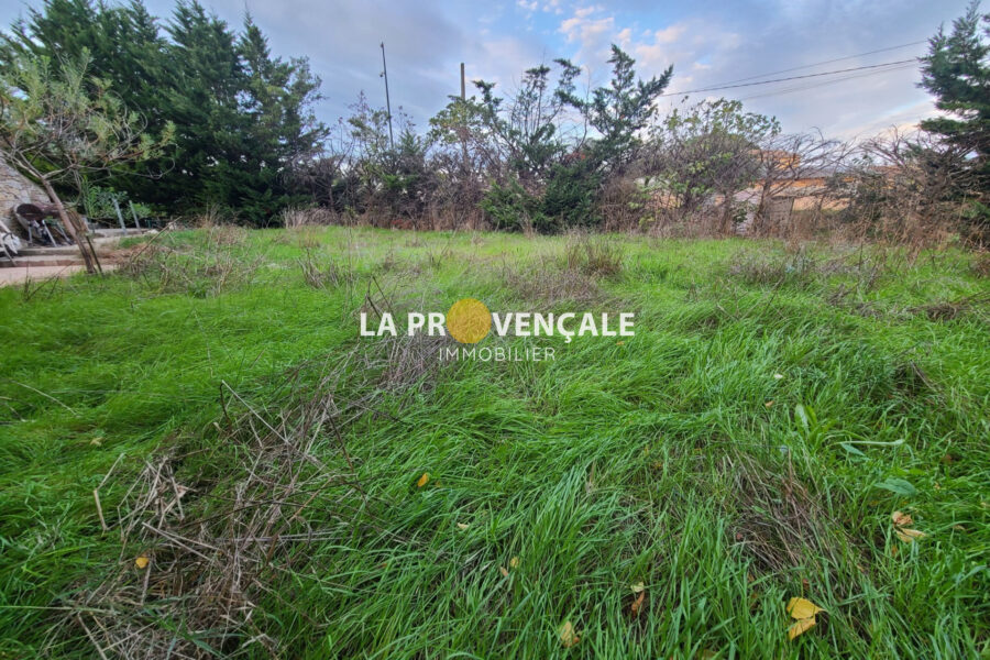 Terrain à vendre à Pourrières