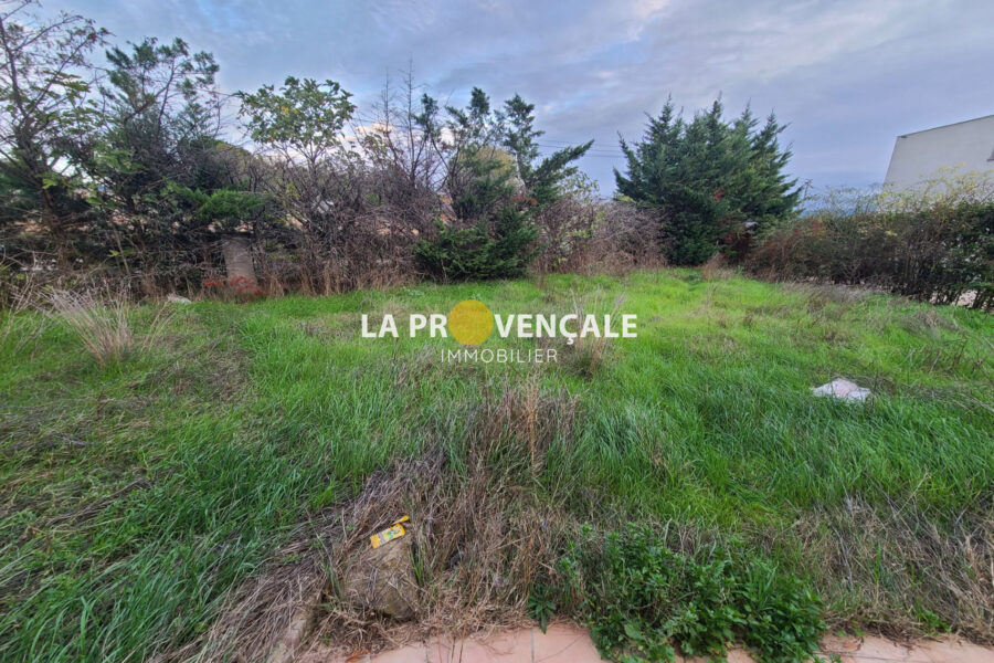 Terrain à vendre à Pourrières