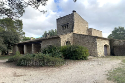 Maison à louer à Eygalières