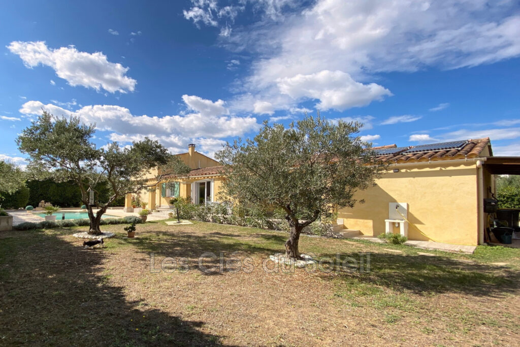 EXCLUSIVITE BESSE SUR ISSOLE – Superbe Villa familiale de 153  – 6 pièces – 5 chambres – 153.00 m²