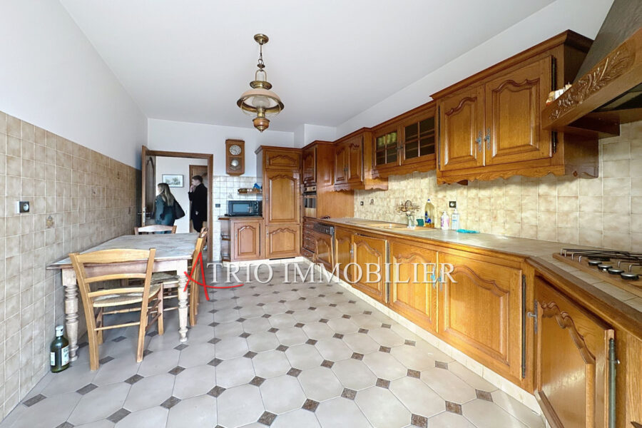 Maison à vendre à Saint-Laurent-du-Var — Vue sur la ville — photo 7