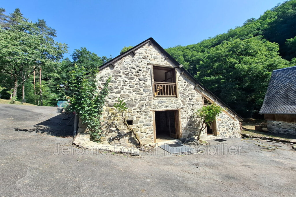 Maison type 2 comprenant au RDC séjour avec coin cuisine … – 3 pièces – 2 chambres – 66.00 m²