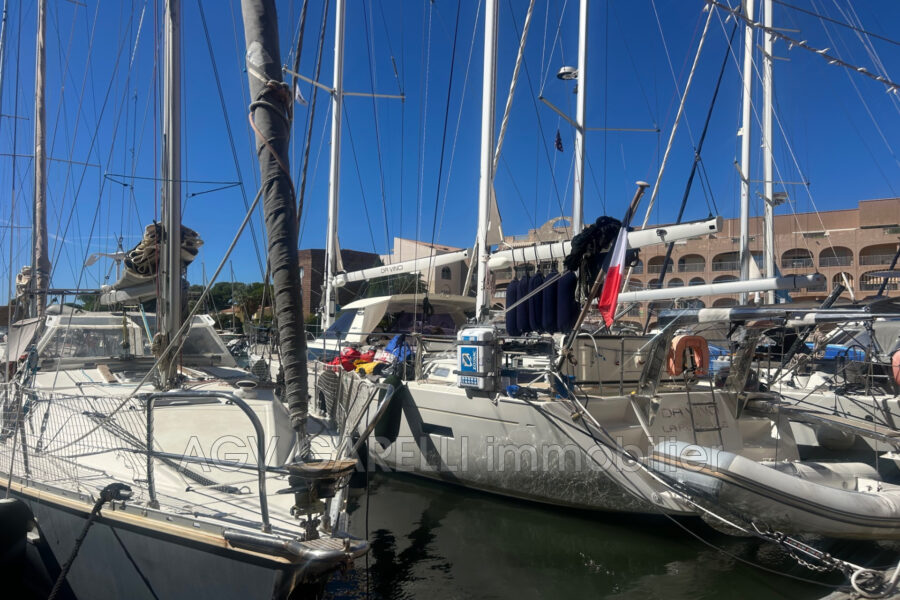 Appartement à vendre à Hyères — Vue marina & port — photo 1