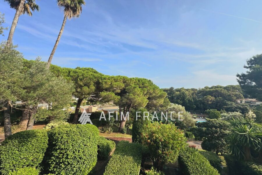 Appartement à vendre à Roquebrune-Cap-Martin — Vue parc & jardin — photo 1