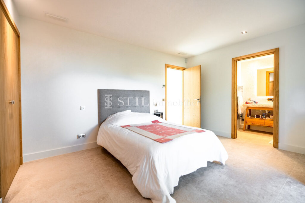 vente villa 7 Pièce(s) – 7 pièces – 5 chambres – 330.00 m²