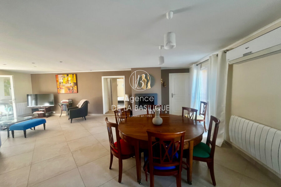 Maison à vendre à Nans-les-pins