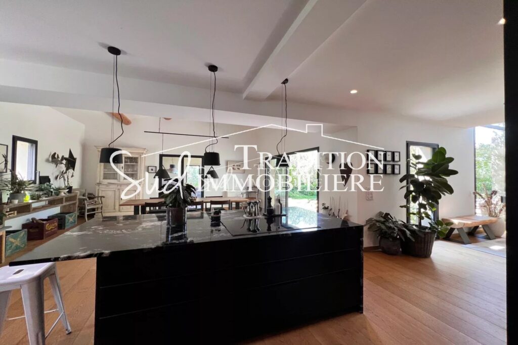 vente maison 10 Pièce(s) – 10 pièces – NR chambres – 240.00 m²