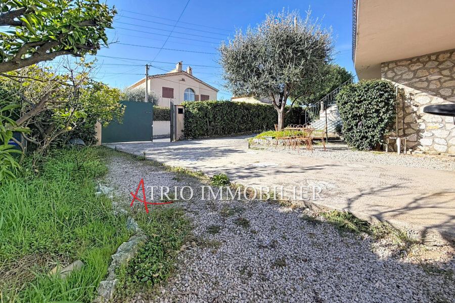 Maison à vendre à Cagnes-sur-Mer — Vue sur la ville — photo 4