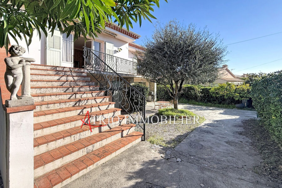 Maison à vendre à Cagnes-sur-Mer — Vue sur la ville — photo 5