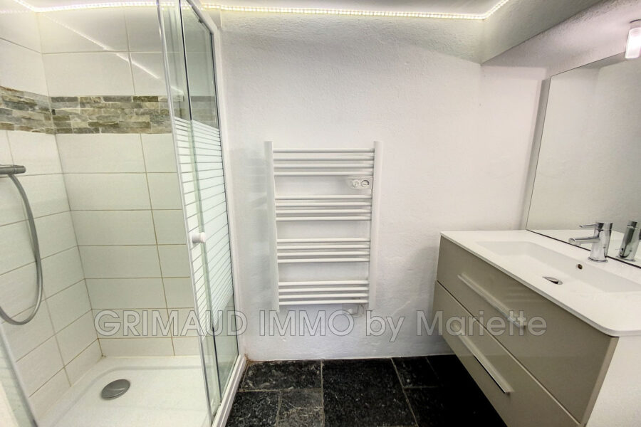 Maison à vendre à Le Plan-de-la-Tour — Vue parc & jardin — photo 16