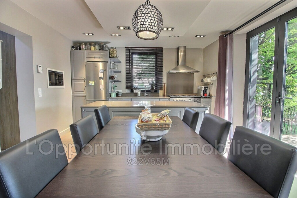 vente maison 5 Pièce(s) – 5 pièces – 3 chambres – 160.00 m²