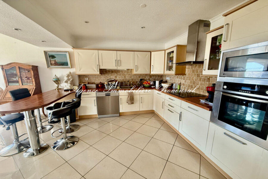 Appartement à vendre à Sainte-Maxime — Vue parc & jardin — photo 8