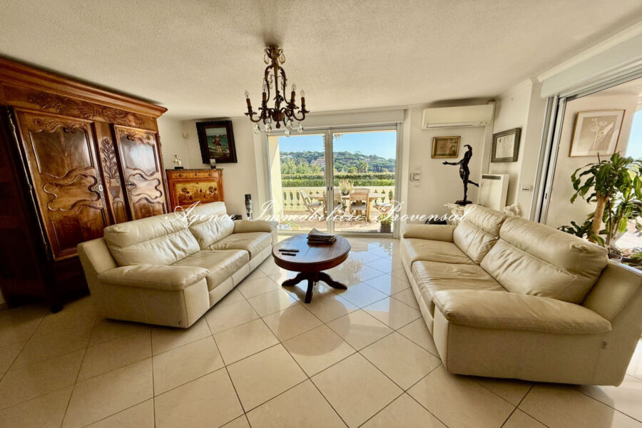 Appartement à vendre à Sainte-Maxime — Vue parc & jardin — photo 7