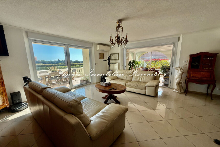 Appartement à vendre à Sainte-Maxime — Vue parc & jardin — photo 6