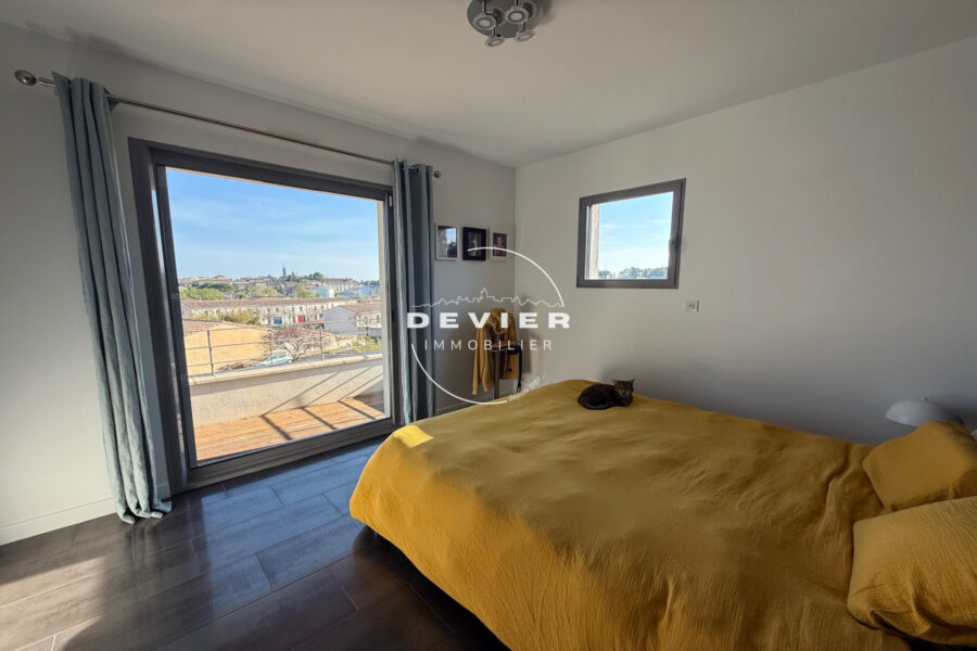 Maison à vendre à Saint-Geniès-des-Mourgues — Vue sur la ville — photo 1