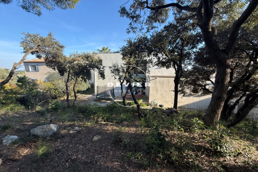 Maison à vendre à Saint-Geniès-des-Mourgues — Vue sur la ville — photo 10