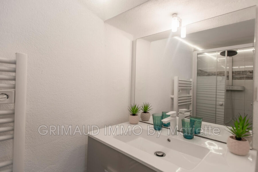 Maison à vendre à Le Plan-de-la-Tour — Vue parc & jardin — photo 17