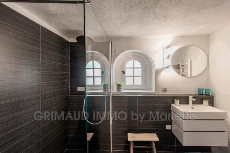 Maison à vendre à Le Plan-de-la-Tour — Vue parc & jardin — photo 15