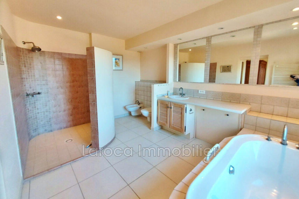 Villa de 5 chambres avec vue panoramique ? Lorgues  – 8 pièces – 5 chambres – 228.00 m²