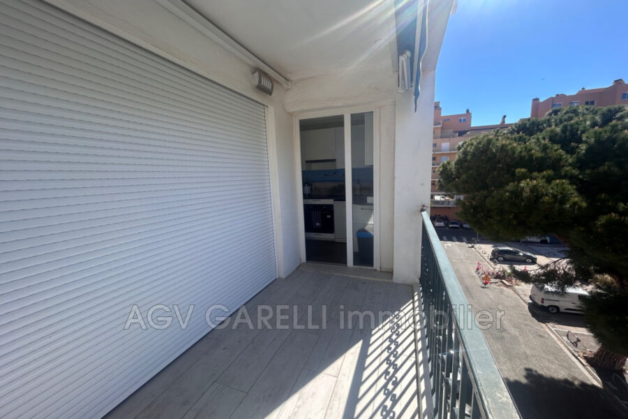 Appartement à vendre à Hyères — Vue marina & port — photo 3