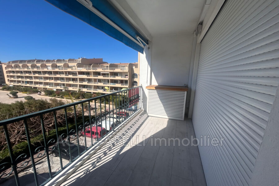 Appartement à vendre à Hyères — Vue marina & port — photo 4