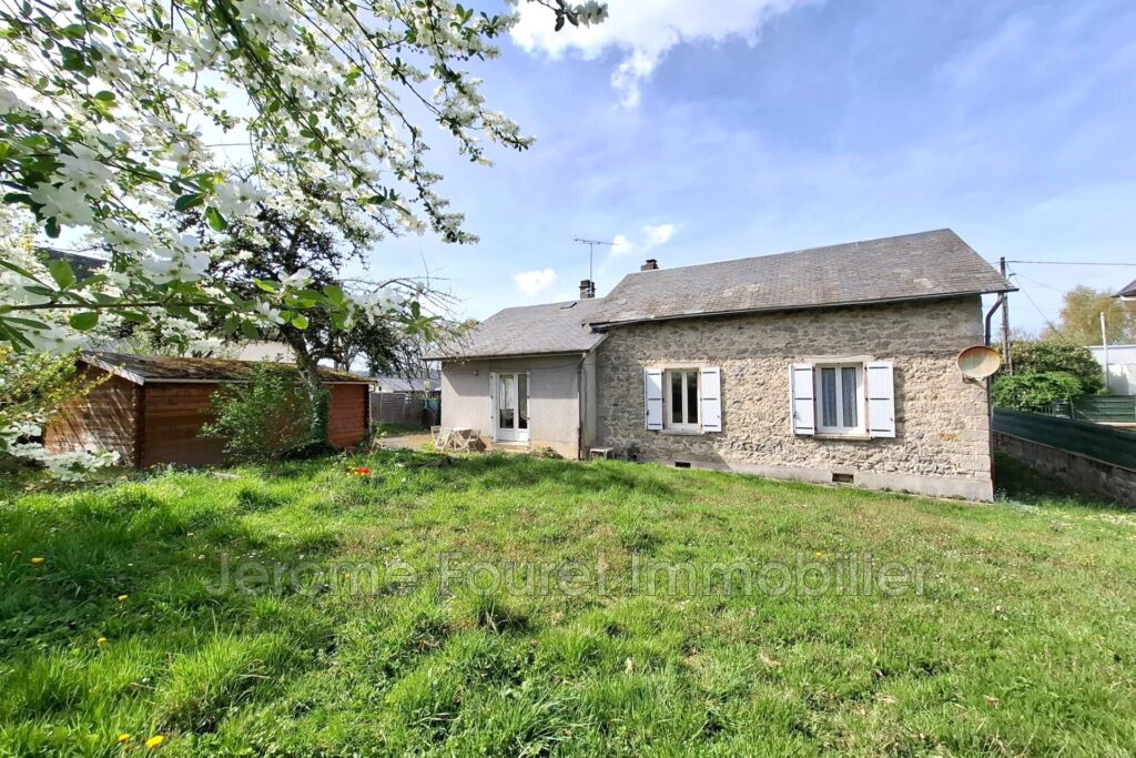 Maison à Egletons. – 4 pièces – 3 chambres – 81.00 m²