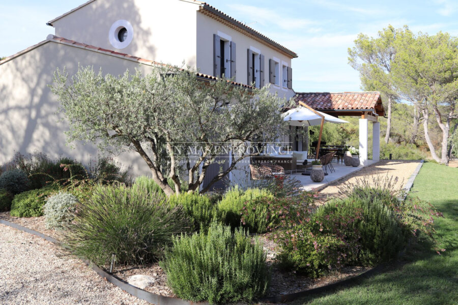 Maison à louer à Joucas