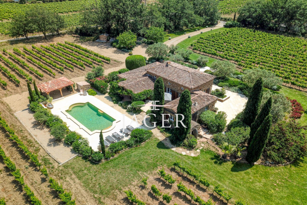 VILLA DE CHARME AU COEUR DES VIGNES  – 5 pièces – 4 chambres – 150.00 m²