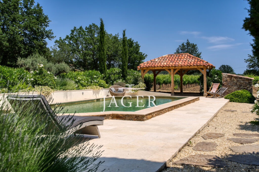 VILLA DE CHARME AU COEUR DES VIGNES  – 5 pièces – 4 chambres – 150.00 m²