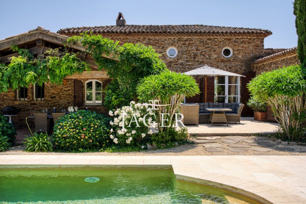 VILLA DE CHARME AU COEUR DES VIGNES  – 5 pièces – 4 chambres – 150.00 m²
