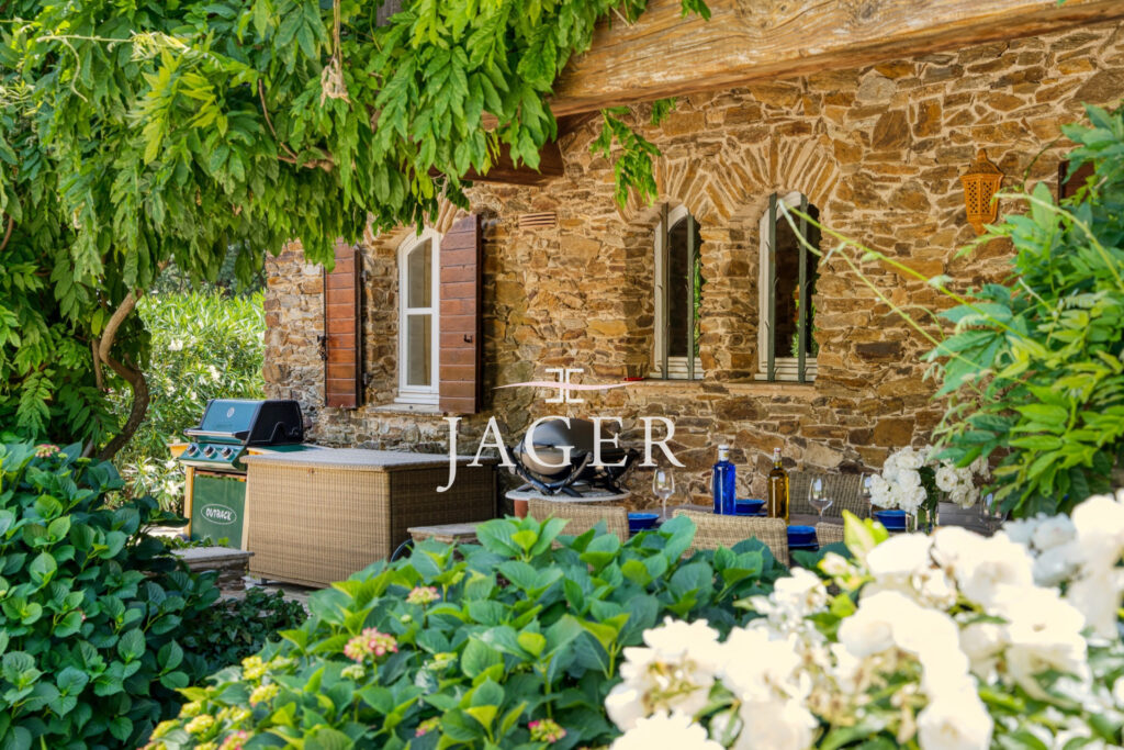 VILLA DE CHARME AU COEUR DES VIGNES  – 5 pièces – 4 chambres – 150.00 m²
