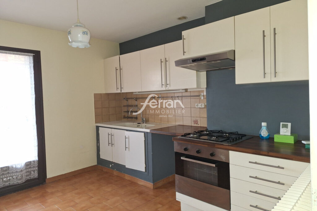 Proposé à la vente, cet appartement de trois pièces se trouve  – 3 pièces – 2 chambres – 77.00 m²